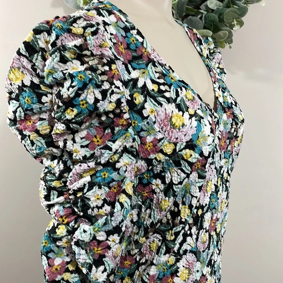 NWT LOFT Floral Shirred Puff Sleeve Top M - Picture 9 of 16